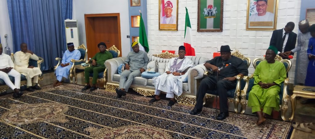 Makinde at Bala's residence