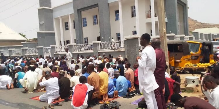 'Ghost workers' in Taraba seek divine intervention over unpaid salaries