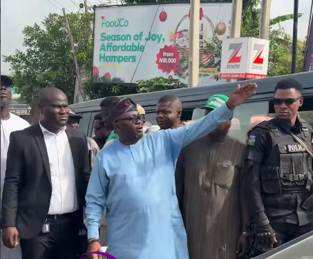 Despite the collapse of the power sector under his watch as a minister, Adebayo Adelabu was welcomed back home in style, amid pomp and paegentry.
