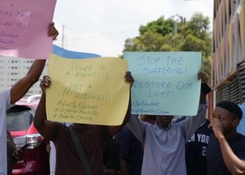 Power outage:Angry Lagos residents protest