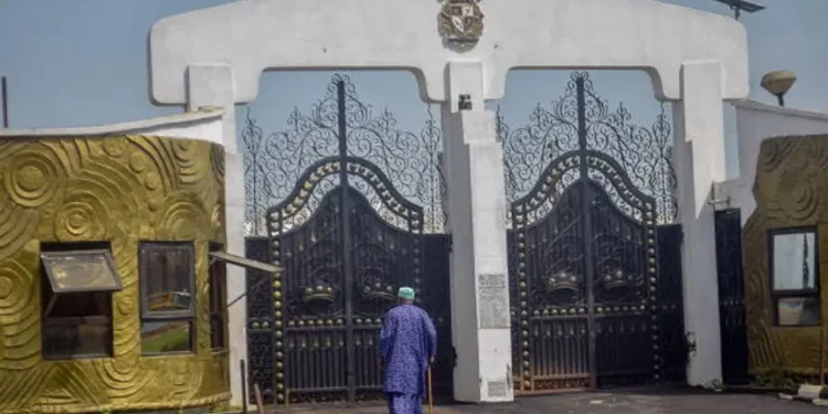 Police suggests Awujale kingmakers might have been 'induced' with cash