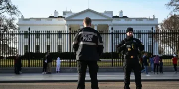 US police shoot man who 'might have had a gun' at White House