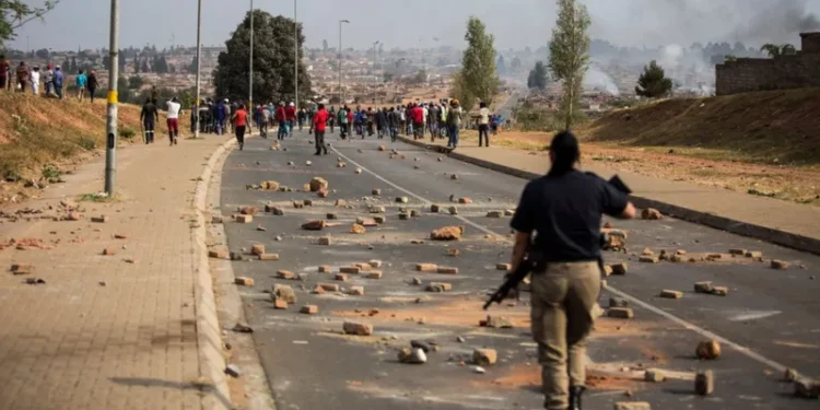 Xenophobia : Amid death of two Nigerians, FG demand accountability from South Africa